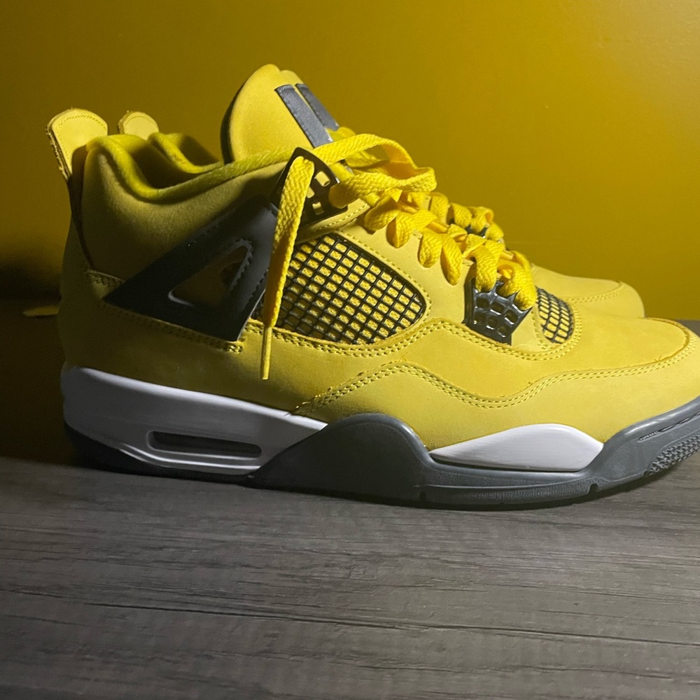 Jordan 4 Lightning
